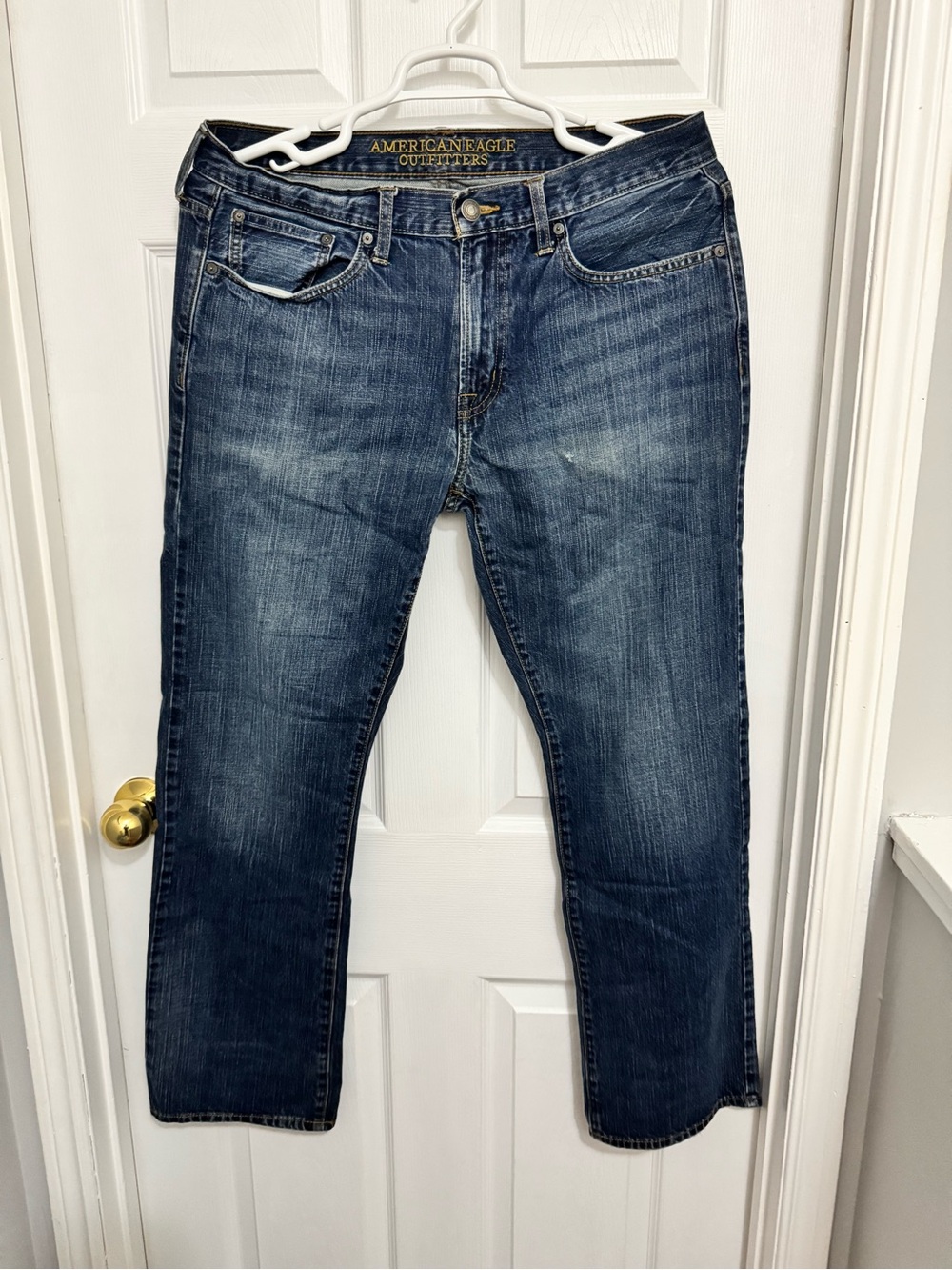 Classic American Eagle Outfitters Men’s Dark Blue Faded Straight Jeans